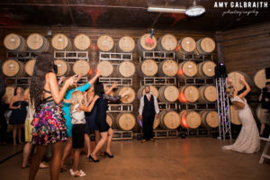 bouquet toss at swiftwater cellars