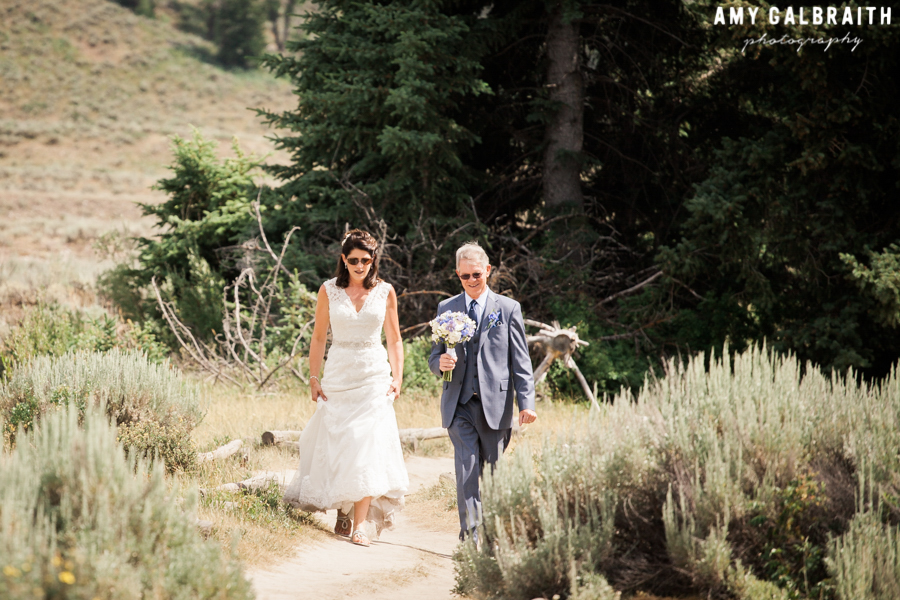 bride and father walking to wedding ceremony at schwabacher's landing