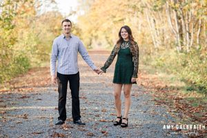 couple walking along path in the fall in snoqualmie