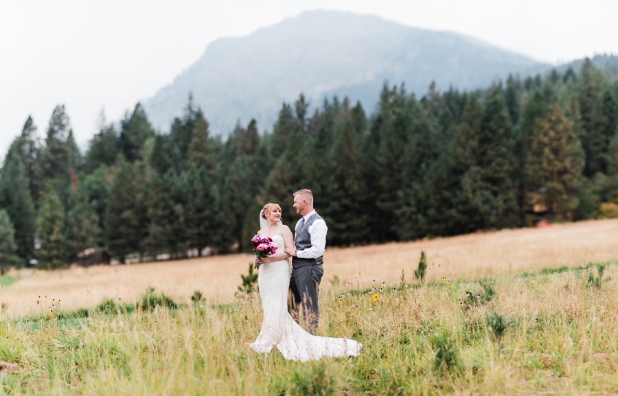 brown family homestead wedding in the mountains of leavenworth