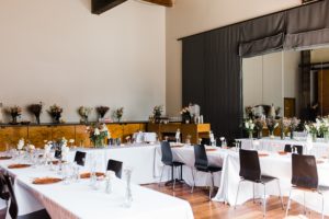 wedding at 10 degrees in seattle with vintage inspired decor