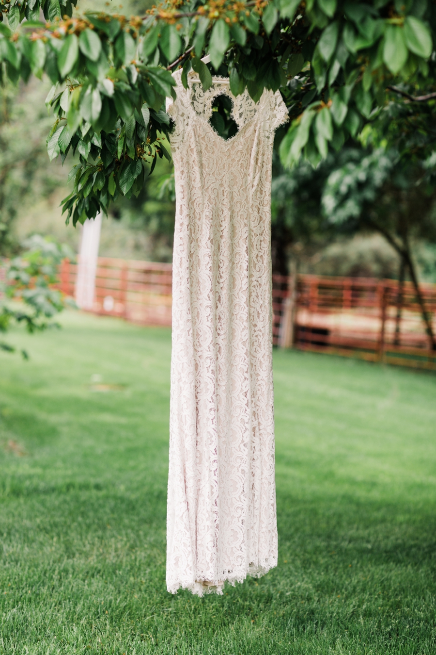 Mountain Wedding Photography by Amy Galbraith at the Brown Family Homestead in Leavenworth, Washington with lace wedding gown