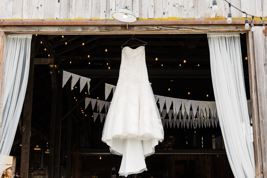 Second-hand wedding dress photographed by Seattle wedding photographer Amy Galbraith