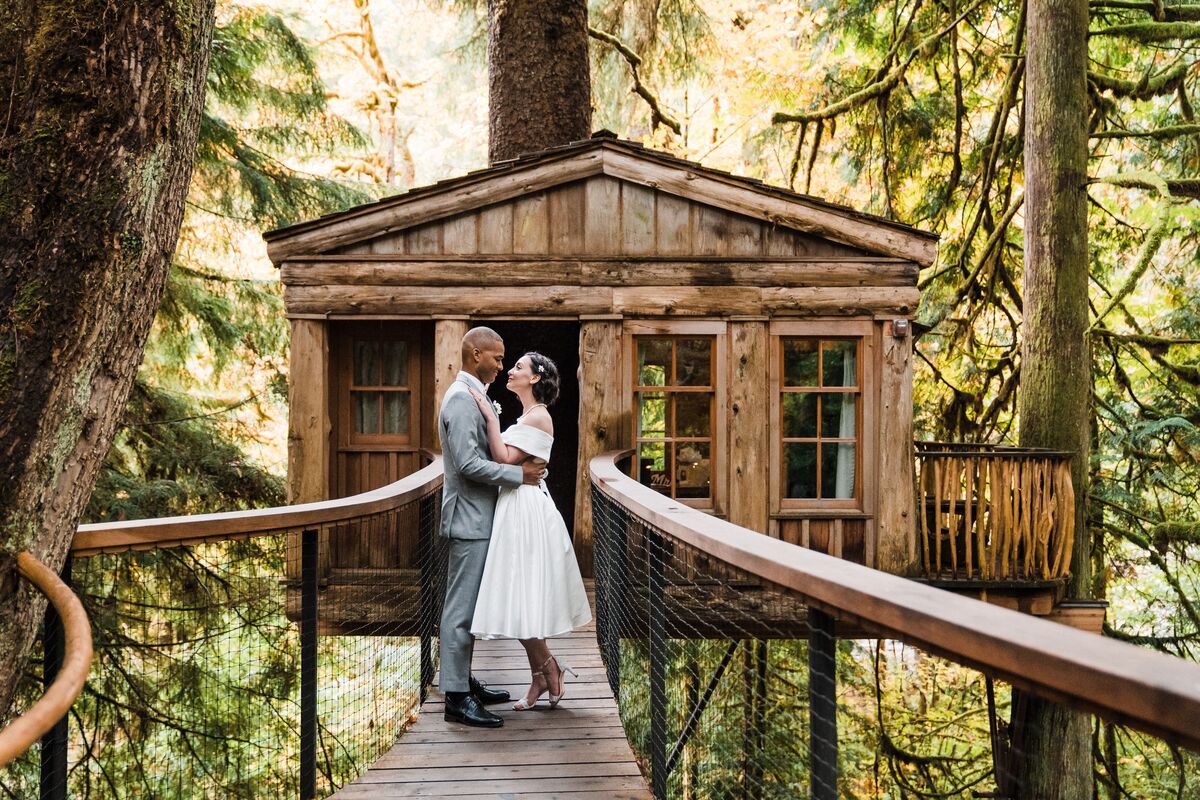 Treehouse elopement locations in Washington state