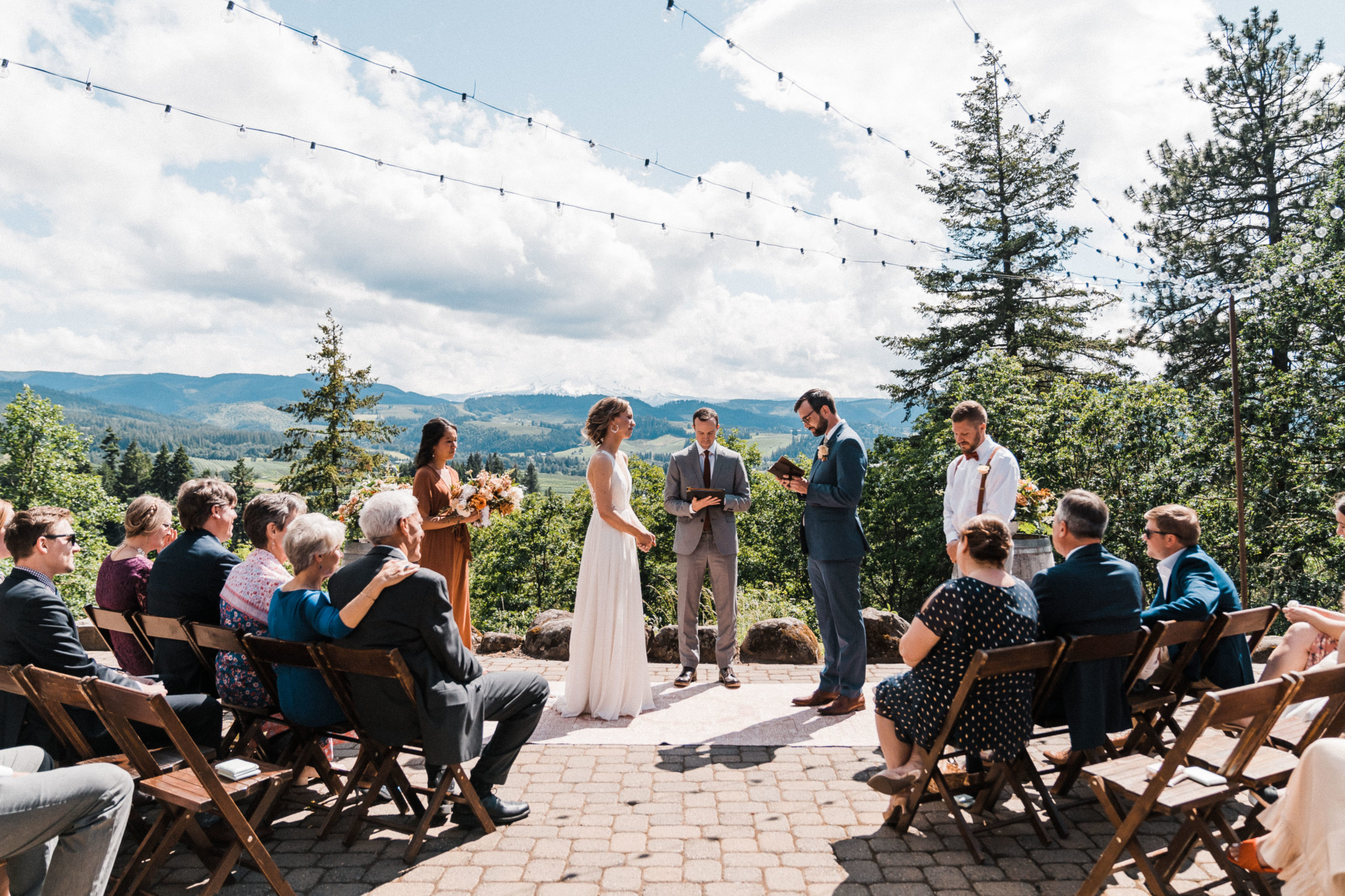 Intimate wedding ceremony in Hood River, Oregon